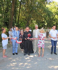 Zdjęcie uroczystego otwarcia nowej drogi w Korczycowie