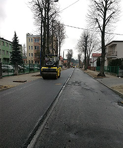 Podgląd walcowania asfaltu w Kozienicach